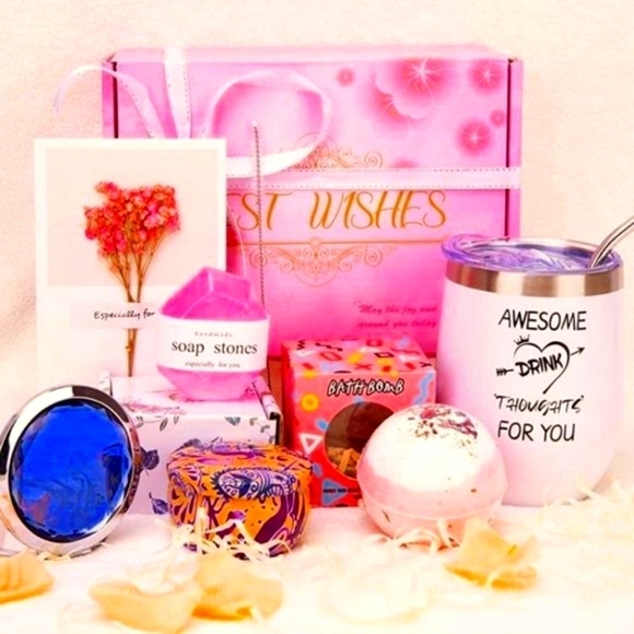 gifts Basket - Picture 1 of 9